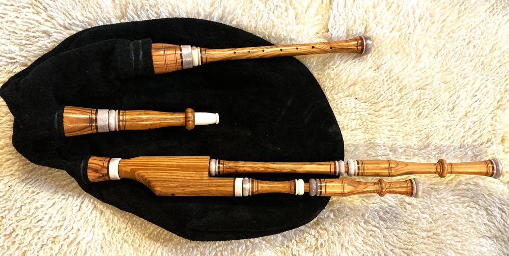 Hümmelchen F/C, Olive /reindeer horn / shellack